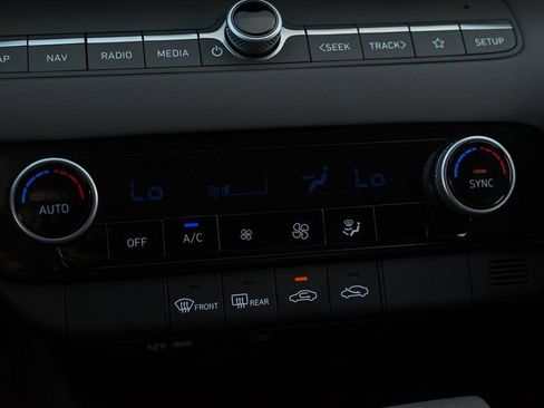 Used 2024 Hyundai Elantra Blue image 22