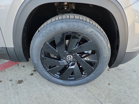 New 2026 Volkswagen Atlas Cross Sport SE image 9