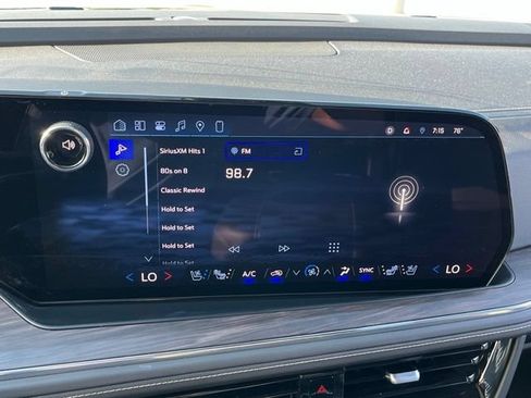 Used 2025 Chevrolet Suburban Premier AWD/4WD image 27