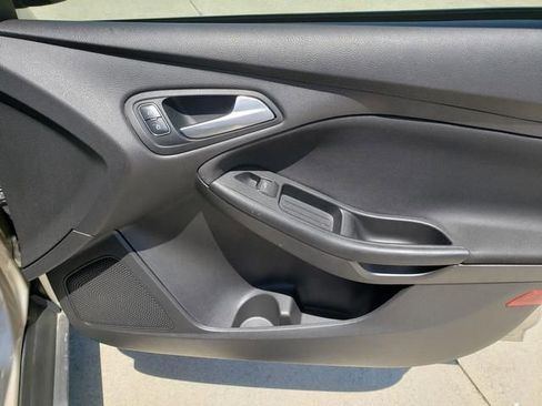 Used 2018 Ford Focus SE FWD image 19