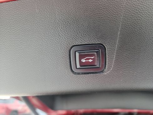 Used 2022 Chevrolet Traverse Premier AWD/4WD image 23