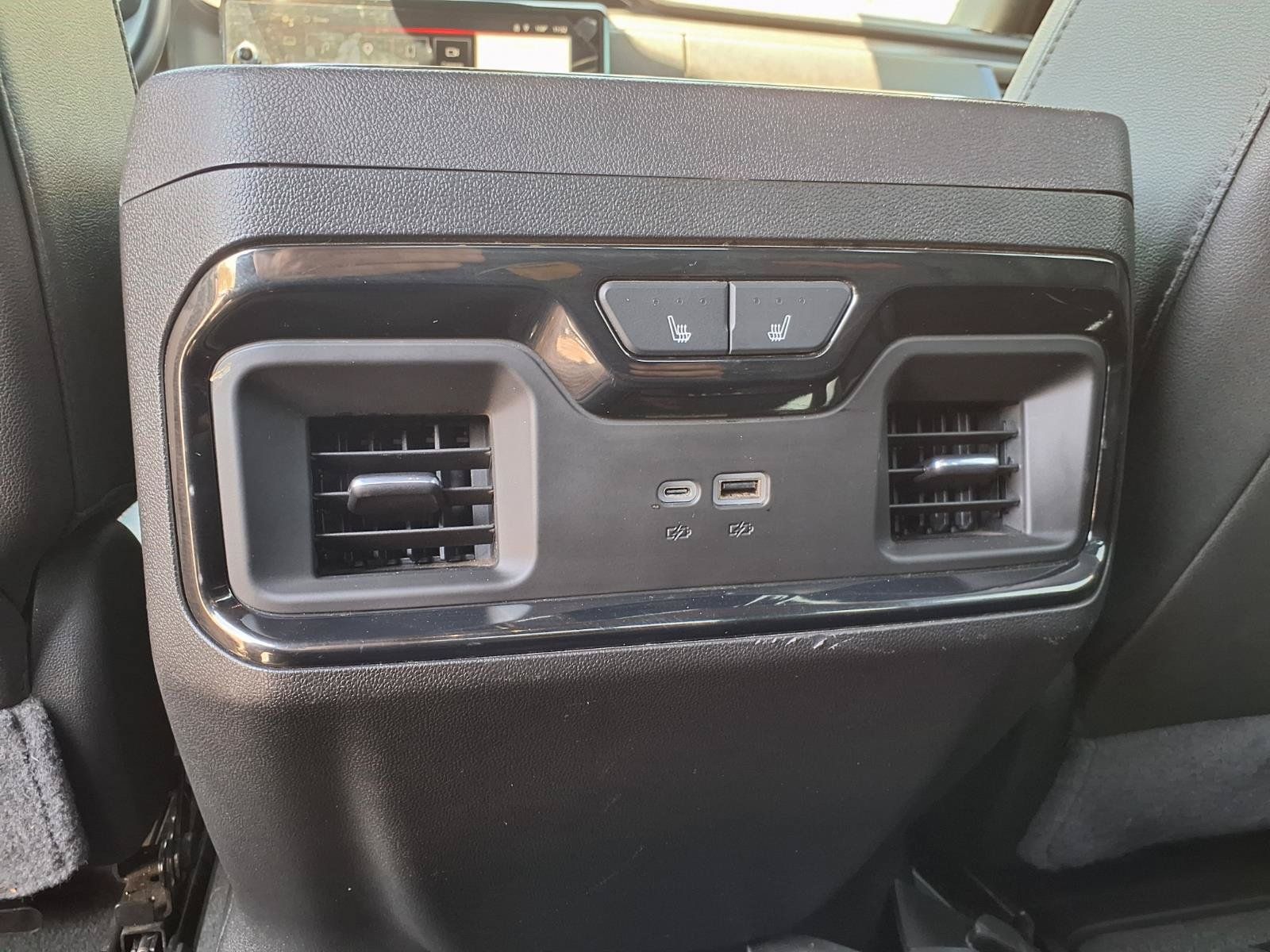 Used 2024 GMC Sierra 2500 AT4 w/ Technology Package AWD/4WD image 17