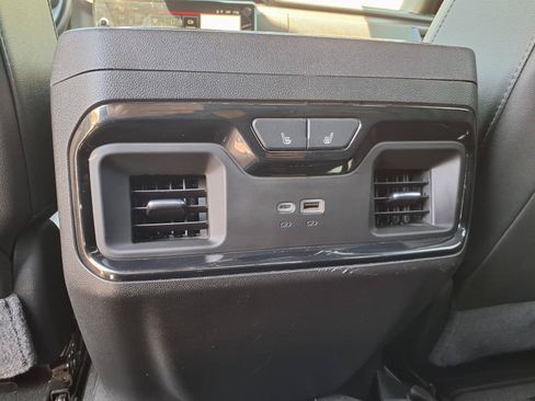 Used 2024 GMC Sierra 2500 AT4 w/ Technology Package AWD/4WD image 17