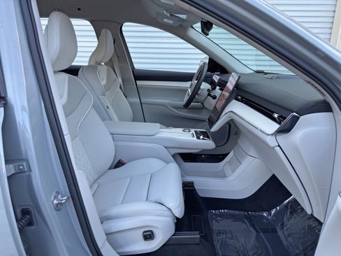 Used 2025 Volvo EX90 Ultra AWD/4WD image 13
