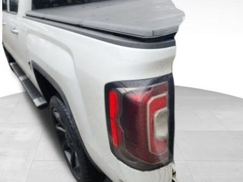 Used 2017 GMC Sierra 1500 SLT w/ SLT Premium Package image 10