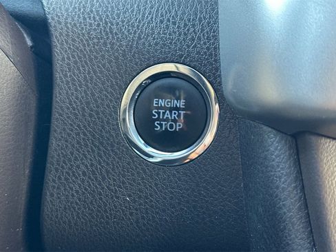 Used 2017 Toyota Highlander Limited image 22