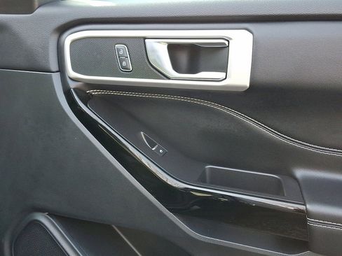 Used 2022 Ford Explorer ST w/ ST Street Pack image 10