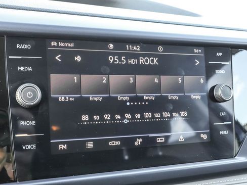 Used 2024 Volkswagen Taos SE image 23