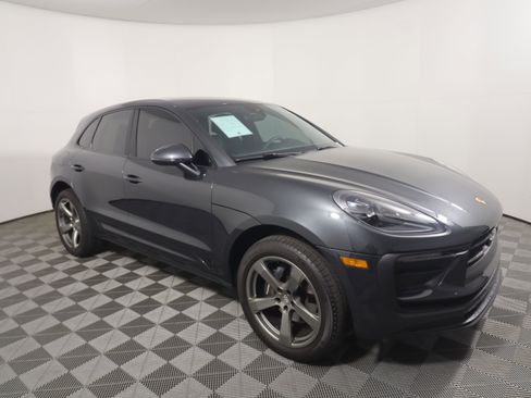 Used 2023 Porsche Macan image 9
