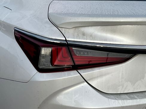 Used 2020 Lexus ES 300h w/ Premium Package image 13