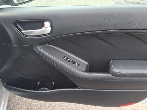 Used 2017 Kia Forte LX image 10