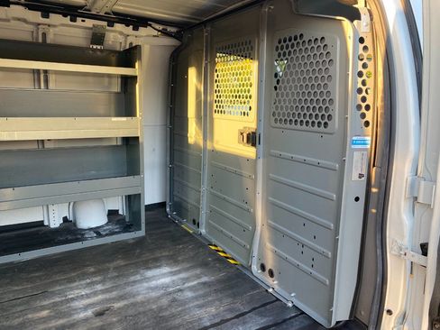 Used 2012 Chevrolet Express 2500 image 20