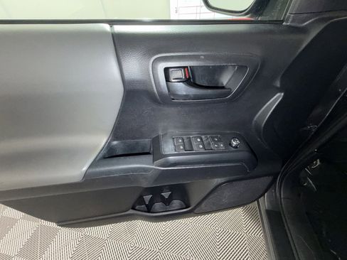 Used 2018 Toyota Tacoma SR w/ SR Convenience Package image 15