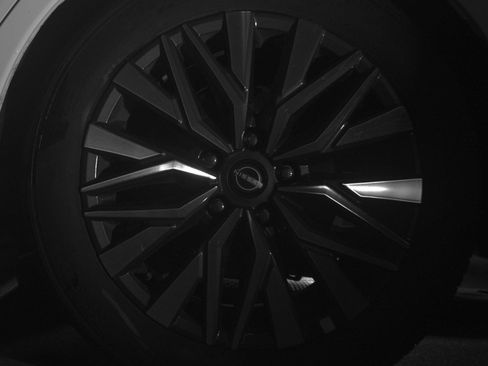 Used 2025 Nissan Altima 2.5 SV image 11