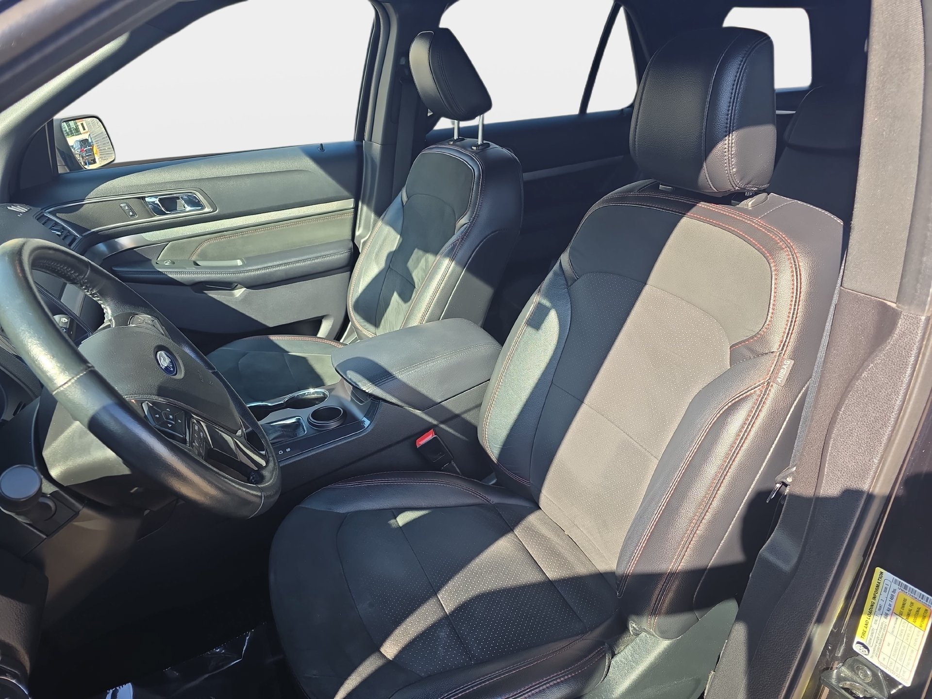 Used 2019 Ford Explorer XLT w/ Equipment Group 202A FWD image 15