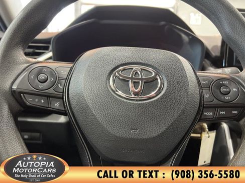 Used 2021 Toyota RAV4 LE image 25