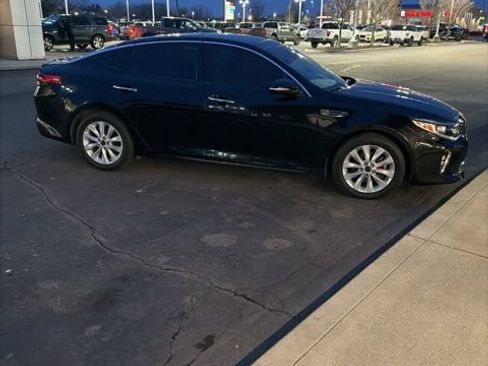 Used 2018 Kia Optima S w/ Panoramic Sunroof Package image 3