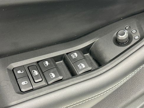 Used 2023 Jeep Grand Cherokee L Laredo image 17