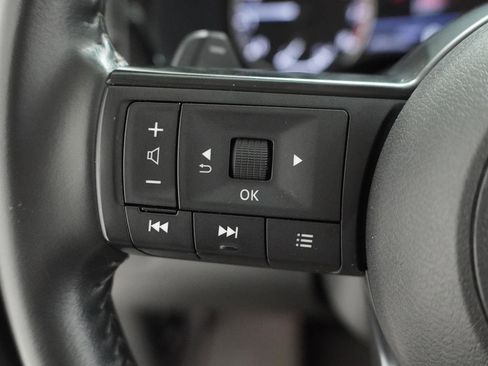 Used 2024 Nissan Pathfinder SV w/ Lighting Package (N92) FWD image 18
