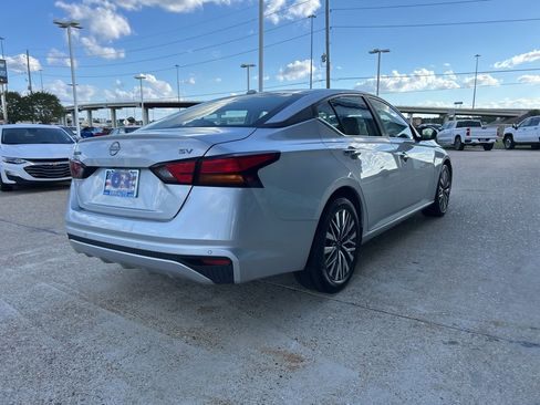 Used 2024 Nissan Altima 2.5 SV image 5