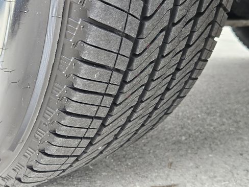 Certified 2023 Cadillac Escalade ESV Premium Luxury image 38