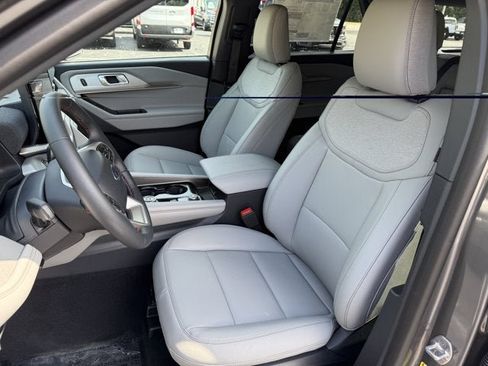 New 2027 Ford Explorer Active w/ Active Comfort Package AWD/4WD image 8