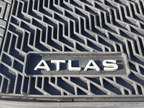 Used 2024 Volkswagen Atlas SE image 36