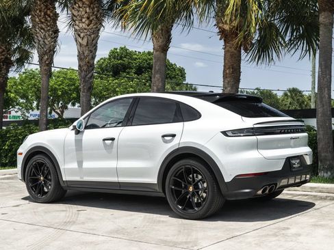 Used 2024 Porsche Cayenne S AWD/4WD image 4