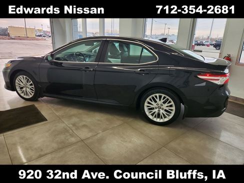 Used 2019 Toyota Camry XLE image 5