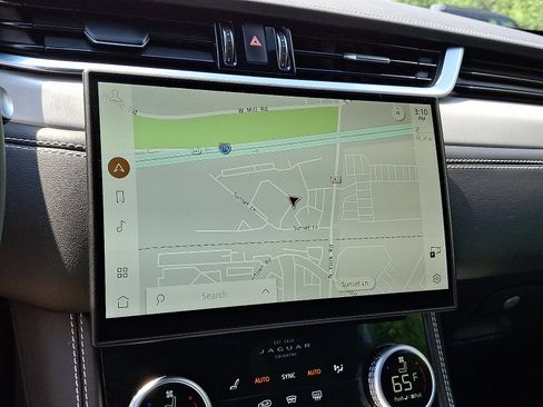 Used 2025 Jaguar F-PACE R-Dynamic S AWD/4WD image 17