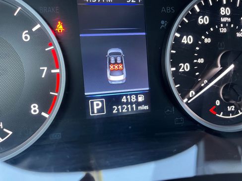 Used 2025 Nissan Sentra S image 38