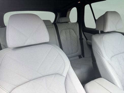 Used 2026 BMW X5 xDrive40i w/ M Sport Package image 26