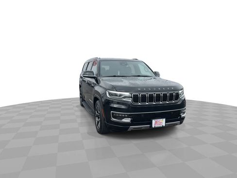 Used 2024 Jeep Wagoneer L Series III w/ Flexible Seating Group AWD/4WD image 3