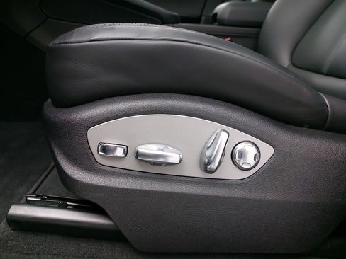 Used 2026 Porsche Macan image 31