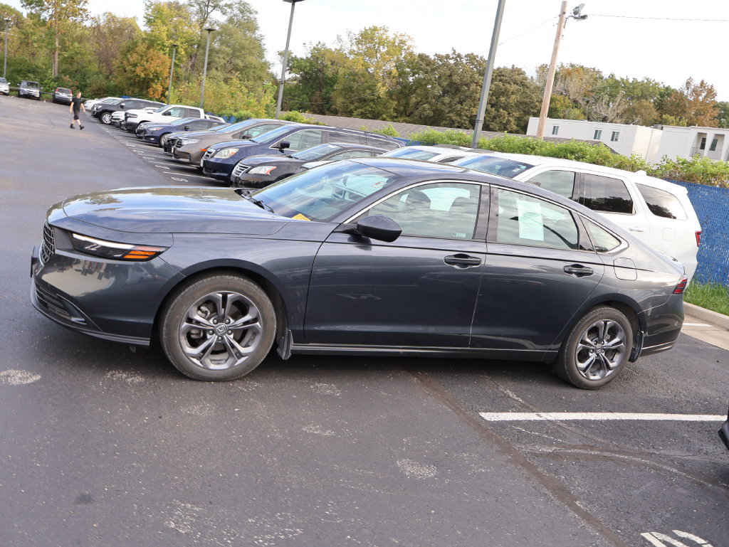 Used 2023 Honda Accord EX image 4