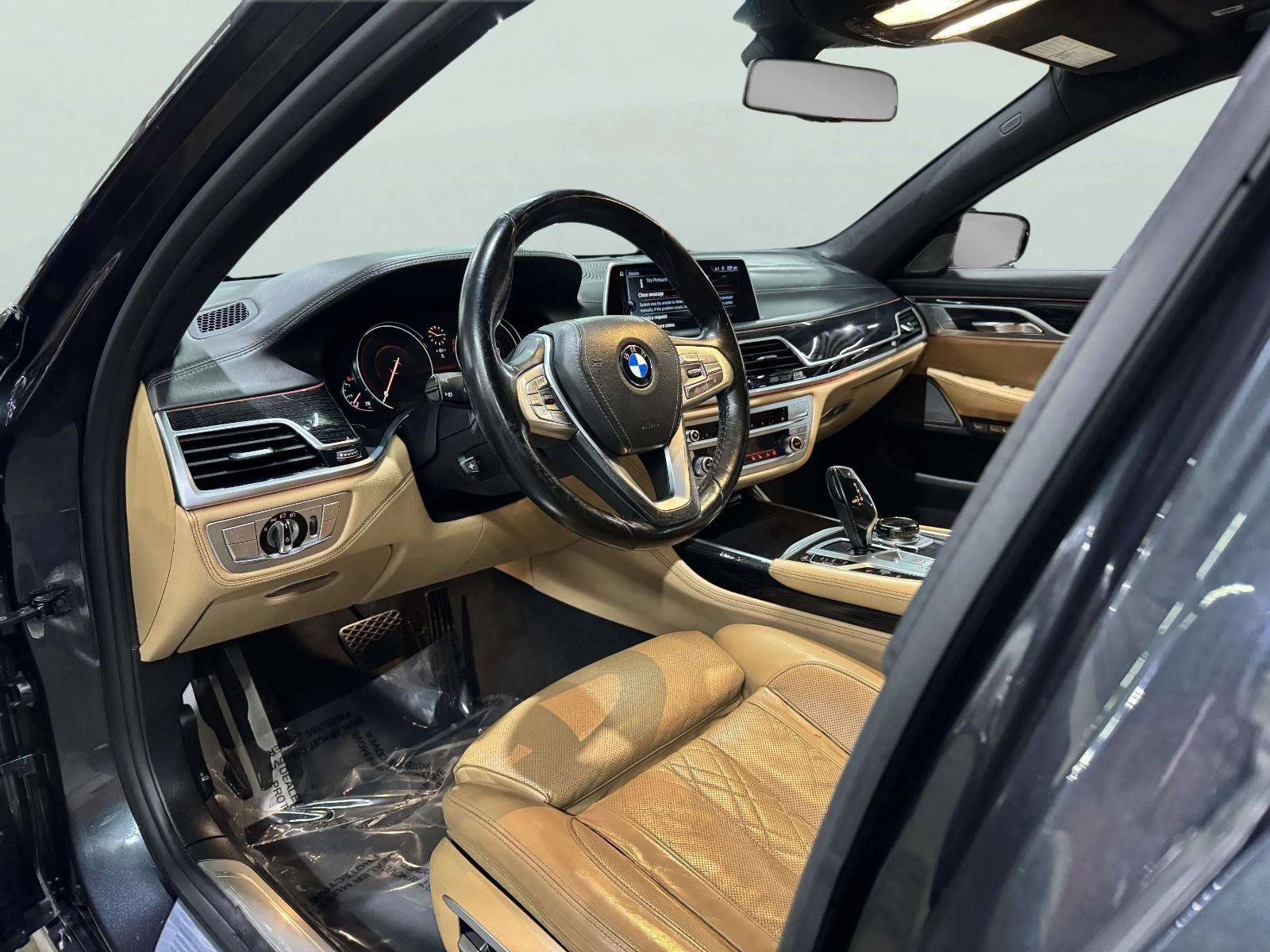 Used 2016 BMW 750i RWD image 24