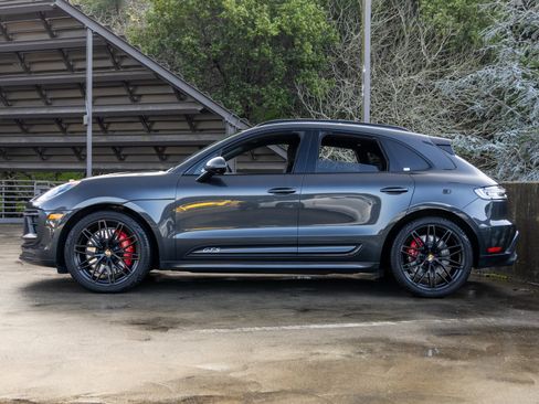 Certified 2023 Porsche Macan GTS image 2