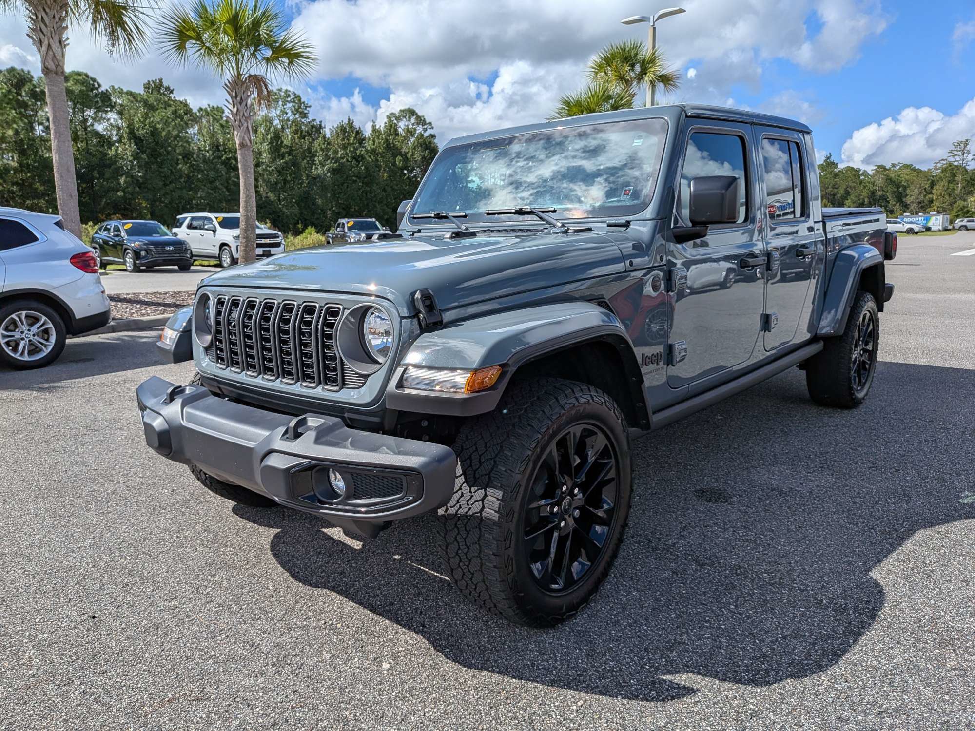 Used 2025 Jeep Gladiator Sport AWD/4WD image 8