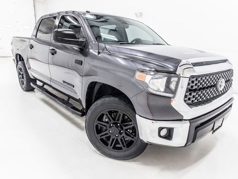Used 2018 Toyota Tundra SR5 w/ SR5 Upgrade Package image 8