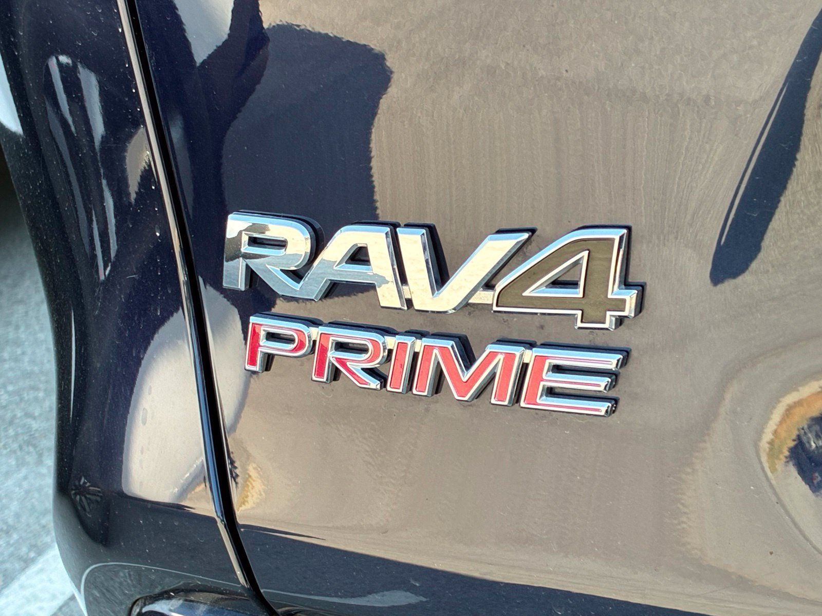 Used 2024 Toyota RAV4 SE w/ Weather & Moonroof Package AWD/4WD image 5