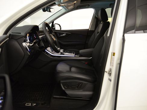 Used 2022 Audi Q7 Premium w/ Convenience Package image 24