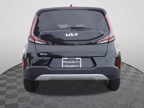 Used 2025 Kia Soul LX w/ LX Technology Package FWD image 3