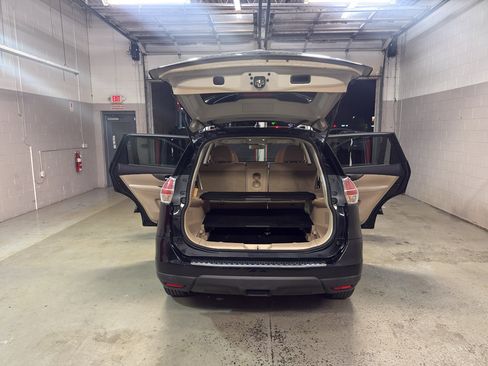 Used 2016 Nissan Rogue SV AWD/4WD image 13