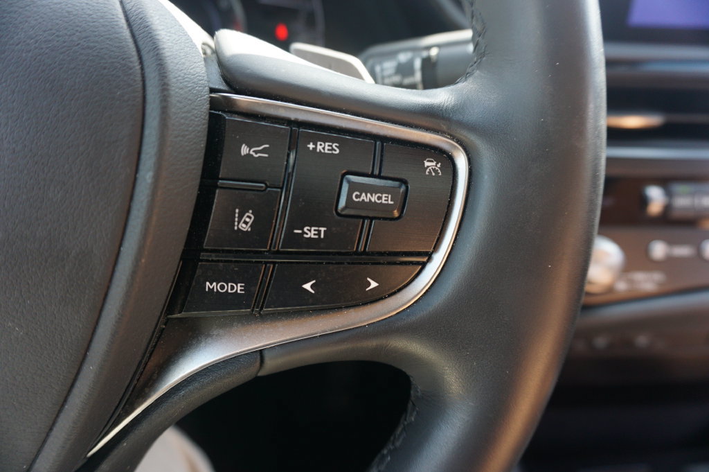 Used 2024 Lexus ES 350 w/ Premium Package FWD image 9