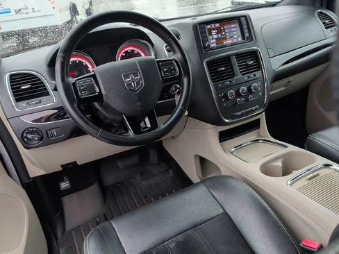 Used 2018 Dodge Grand Caravan SXT FWD image 13
