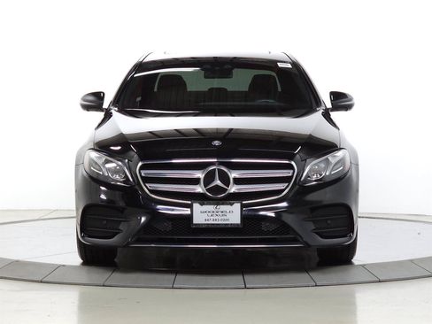 Used 2017 Mercedes-Benz E 300 4MATIC image 2