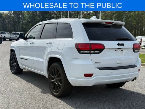 Used 2019 Jeep Grand Cherokee Altitude image 3