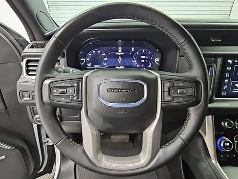 Used 2024 GMC Yukon XL Denali image 26