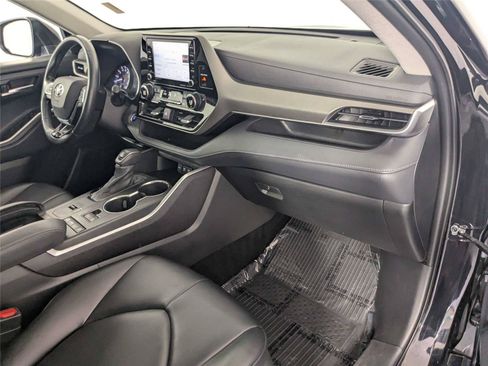 Used 2021 Toyota Highlander XLE FWD image 31