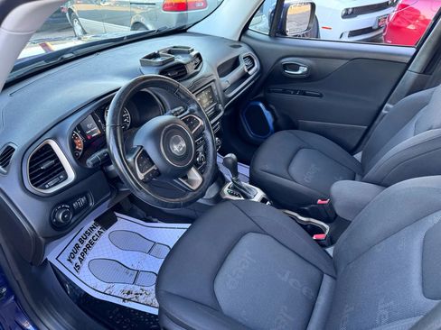 Used 2017 Jeep Renegade Latitude w/ Cold Weather Group image 37